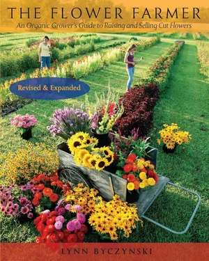 The Flower Farmer: An Organic Grower's Guide to Raising and Selling