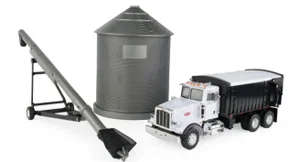1:32 Harvesting Set - Peterbilt Model 367 Grain Truck with Grain Bin and Grain A